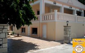 Father'S House In Kissamos